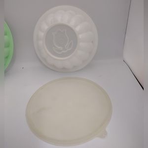 Vintage White Tupperware Jello Mold Jel-N-Serve With Lid Flower Tulip Design 8"